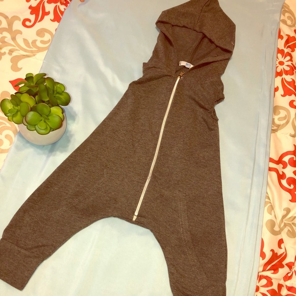 Sleeveless Hooded Toddler Romper - Picture 1 of 5